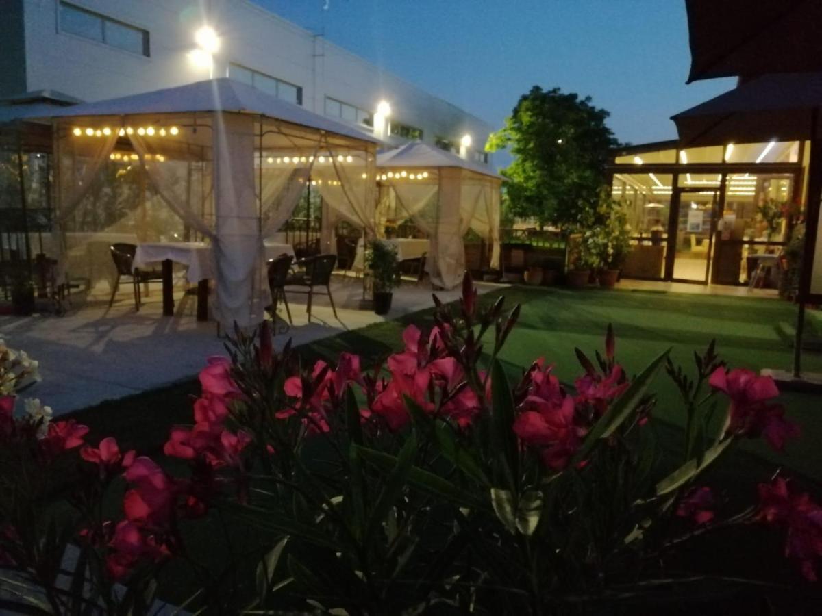 Sultan Mehmet Pensiune & Restaurant Braşov Buitenkant foto